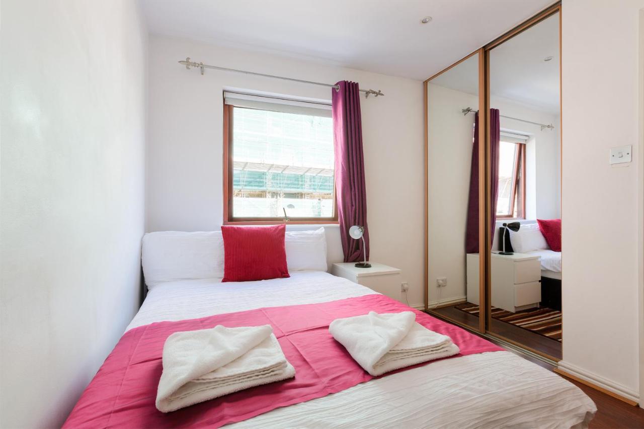 Centra Wharf Apartment London Exterior photo