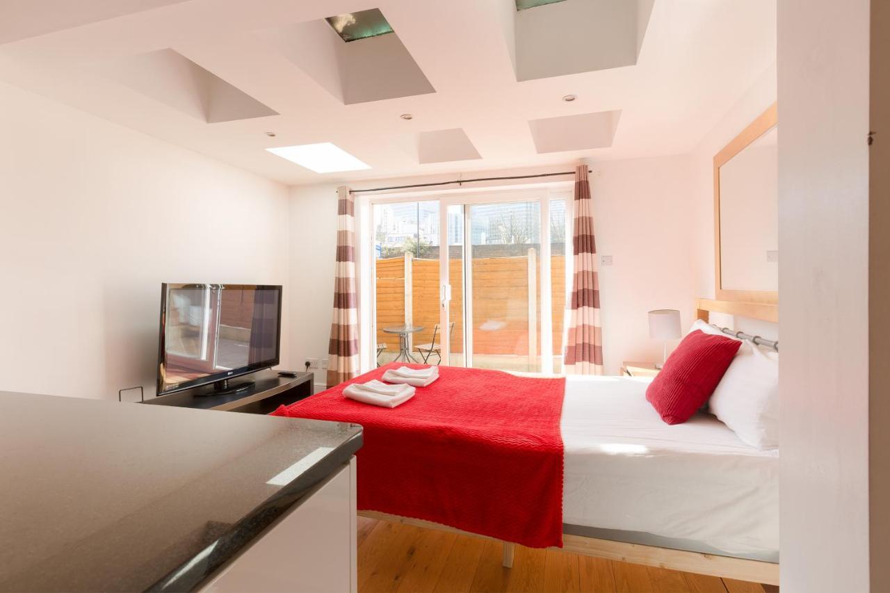 Centra Wharf Apartment London Exterior photo