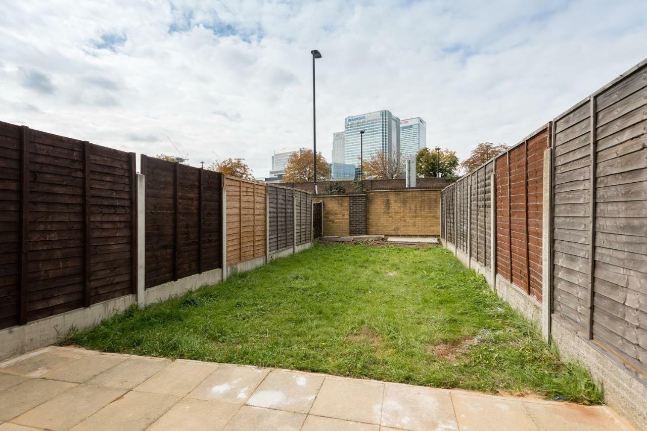 Centra Wharf Apartment London Exterior photo